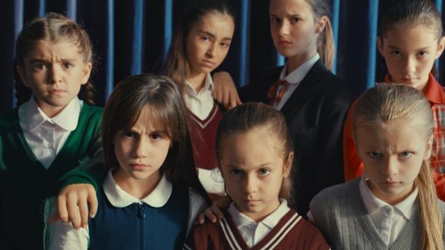 Sen Kız Biz Yanındayız